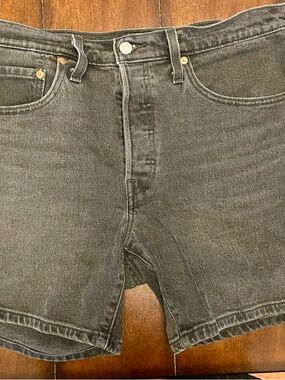 Levi’s 501 women’s mid-thigh short